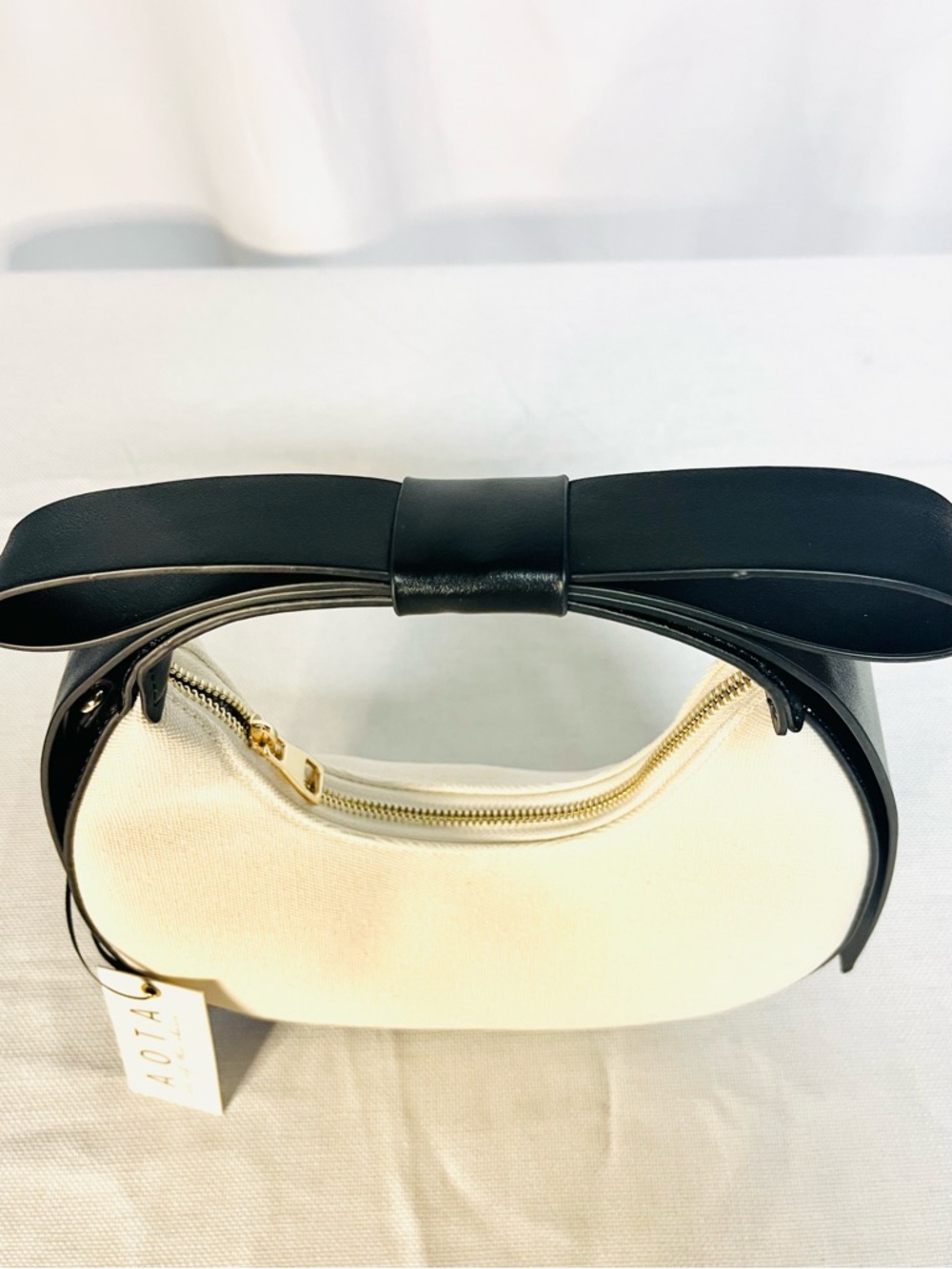Two-Tone Crescent Bow Tie Crossbody HandBag — Black & Cream - Picture 4 of 14